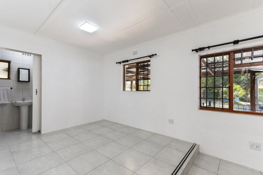 To Let 1 Bedroom Property for Rent in Longdown Western Cape